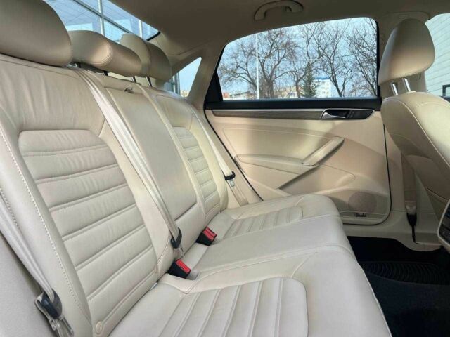 Белый Фольксваген Пассат, объемом двигателя 1.8 л и пробегом 178 тыс. км за 14200 $, фото 22 на Automoto.ua