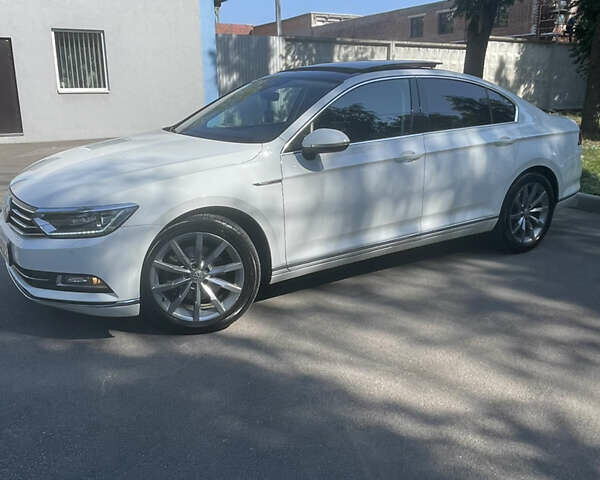 Белый Фольксваген Пассат, объемом двигателя 1.97 л и пробегом 123 тыс. км за 23499 $, фото 19 на Automoto.ua