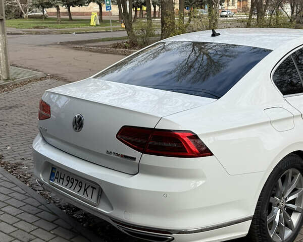 Белый Фольксваген Пассат, объемом двигателя 1.97 л и пробегом 375 тыс. км за 23500 $, фото 3 на Automoto.ua