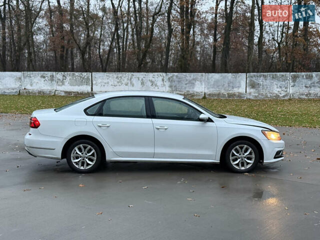 Белый Фольксваген Пассат, объемом двигателя 2 л и пробегом 273 тыс. км за 8300 $, фото 7 на Automoto.ua