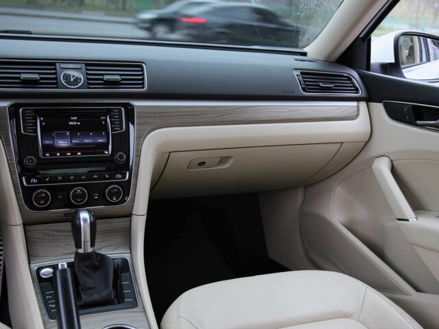 Белый Фольксваген Пассат, объемом двигателя 3.6 л и пробегом 136 тыс. км за 15500 $, фото 12 на Automoto.ua