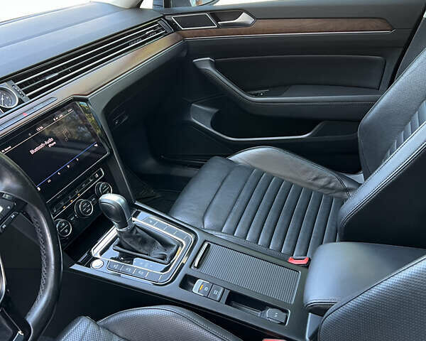 Белый Фольксваген Пассат, объемом двигателя 2 л и пробегом 168 тыс. км за 22700 $, фото 25 на Automoto.ua