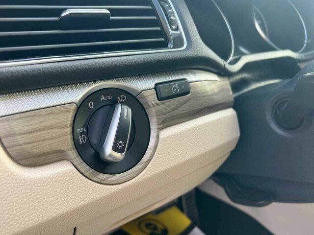 Белый Фольксваген Пассат, объемом двигателя 1.8 л и пробегом 178 тыс. км за 14200 $, фото 16 на Automoto.ua