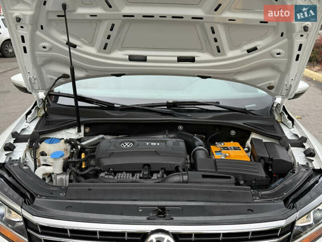 Белый Фольксваген Пассат, объемом двигателя 1.8 л и пробегом 57 тыс. км за 11299 $, фото 10 на Automoto.ua