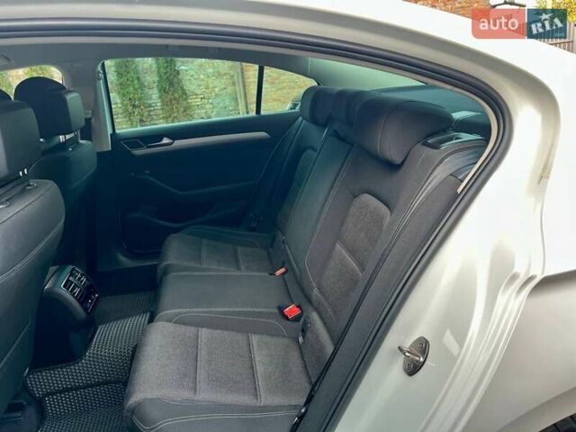 Белый Фольксваген Пассат, объемом двигателя 1.97 л и пробегом 240 тыс. км за 17900 $, фото 65 на Automoto.ua