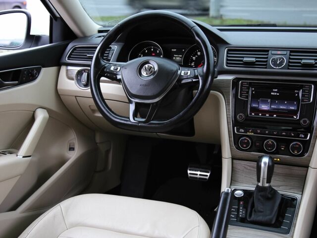 Белый Фольксваген Пассат, объемом двигателя 3.6 л и пробегом 136 тыс. км за 15500 $, фото 10 на Automoto.ua