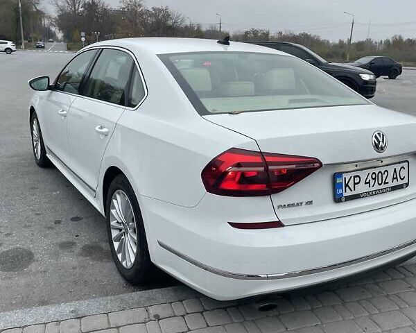 Білий Фольксваген Пассат, об'ємом двигуна 1.8 л та пробігом 181 тис. км за 14000 $, фото 4 на Automoto.ua