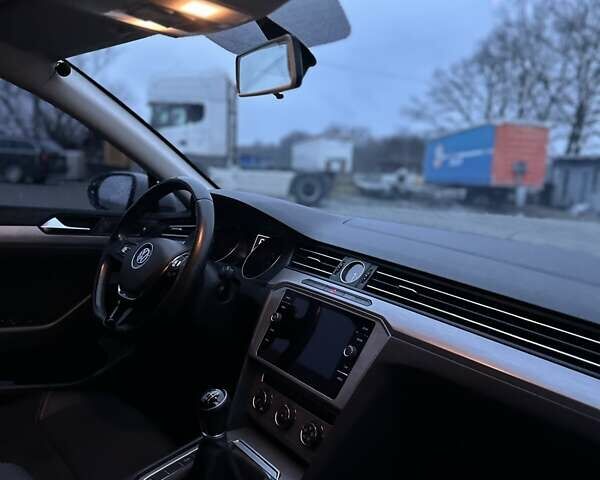 Белый Фольксваген Пассат, объемом двигателя 1.6 л и пробегом 230 тыс. км за 16000 $, фото 18 на Automoto.ua