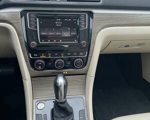 Білий Фольксваген Пассат, об'ємом двигуна 1.8 л та пробігом 181 тис. км за 14000 $, фото 8 на Automoto.ua