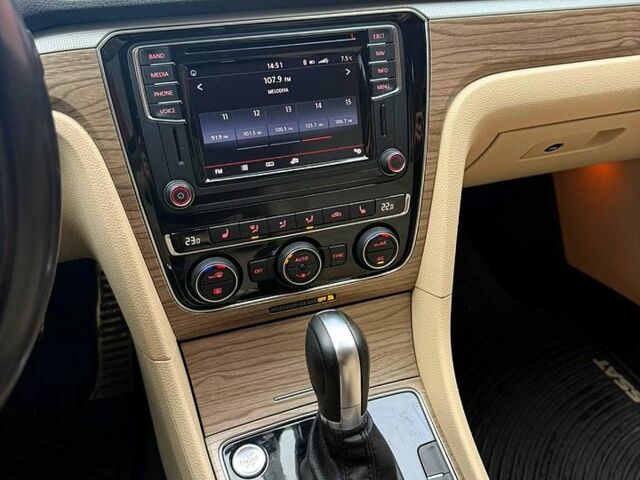 Білий Фольксваген Пассат, об'ємом двигуна 1.8 л та пробігом 108 тис. км за 17500 $, фото 4 на Automoto.ua