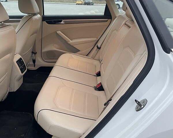 Білий Фольксваген Пассат, об'ємом двигуна 1.8 л та пробігом 181 тис. км за 14000 $, фото 16 на Automoto.ua