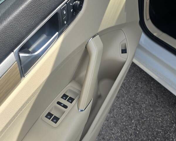 Белый Фольксваген Пассат, объемом двигателя 1.98 л и пробегом 133 тыс. км за 13300 $, фото 5 на Automoto.ua