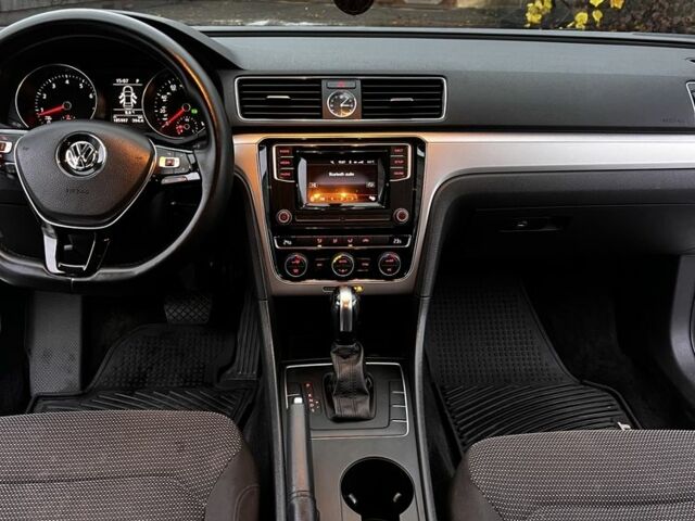 Белый Фольксваген Пассат, объемом двигателя 1.8 л и пробегом 185 тыс. км за 13000 $, фото 16 на Automoto.ua