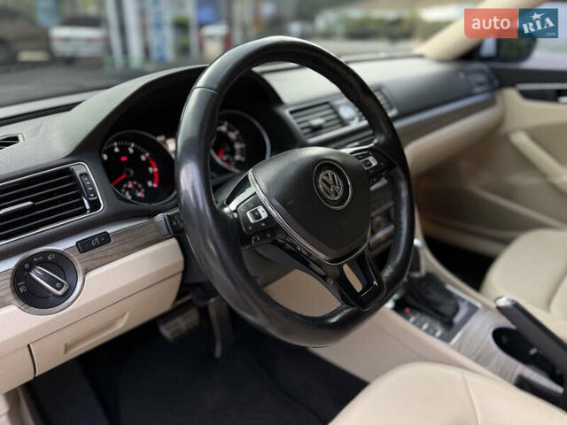 Білий Фольксваген Пассат, об'ємом двигуна 3.6 л та пробігом 136 тис. км за 17500 $, фото 11 на Automoto.ua