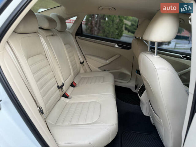 Білий Фольксваген Пассат, об'ємом двигуна 3.6 л та пробігом 136 тис. км за 17500 $, фото 13 на Automoto.ua