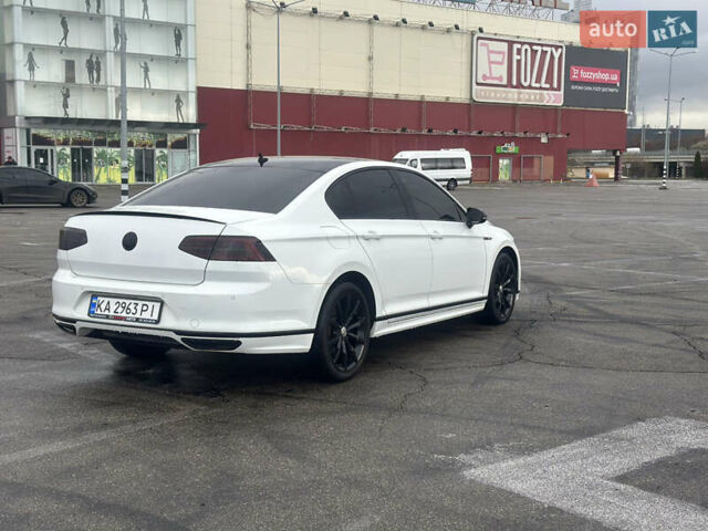 Белый Фольксваген Пассат, объемом двигателя 1.97 л и пробегом 178 тыс. км за 18900 $, фото 4 на Automoto.ua