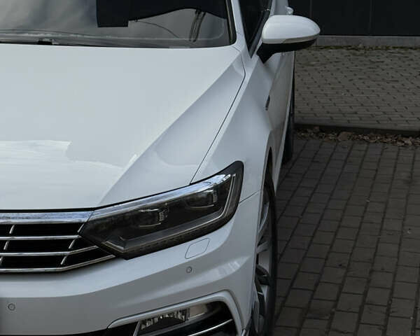 Белый Фольксваген Пассат, объемом двигателя 1.97 л и пробегом 375 тыс. км за 23500 $, фото 2 на Automoto.ua