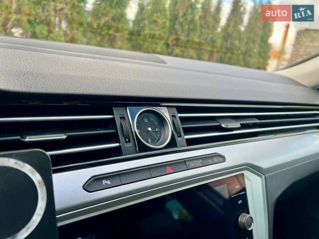 Белый Фольксваген Пассат, объемом двигателя 1.97 л и пробегом 240 тыс. км за 17900 $, фото 57 на Automoto.ua