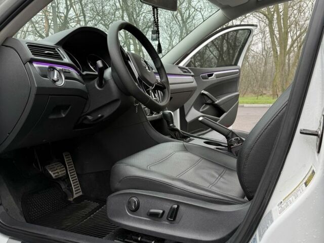 Білий Фольксваген Пассат, об'ємом двигуна 2 л та пробігом 135 тис. км за 15500 $, фото 10 на Automoto.ua