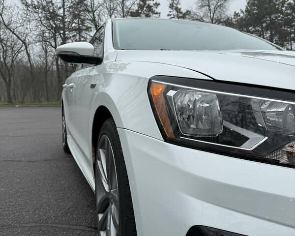 Білий Фольксваген Пассат, об'ємом двигуна 1.98 л та пробігом 135 тис. км за 16000 $, фото 9 на Automoto.ua