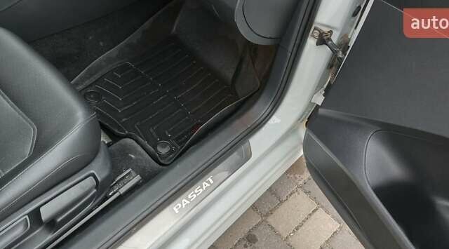 Белый Фольксваген Пассат, объемом двигателя 2 л и пробегом 200 тыс. км за 15300 $, фото 19 на Automoto.ua