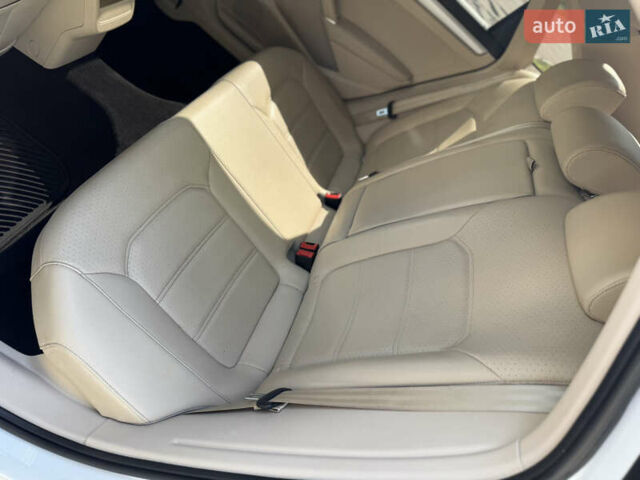 Белый Фольксваген Пассат, объемом двигателя 1.8 л и пробегом 78 тыс. км за 13800 $, фото 45 на Automoto.ua