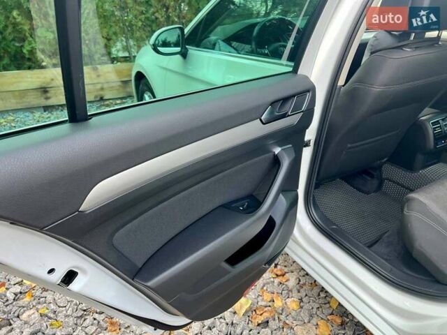 Белый Фольксваген Пассат, объемом двигателя 1.97 л и пробегом 240 тыс. км за 17900 $, фото 67 на Automoto.ua