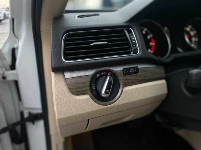 Белый Фольксваген Пассат, объемом двигателя 1.8 л и пробегом 167 тыс. км за 13990 $, фото 9 на Automoto.ua