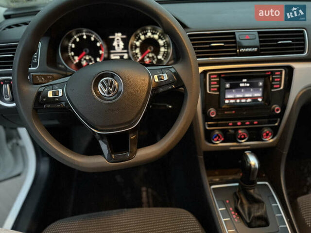 Белый Фольксваген Пассат, объемом двигателя 2 л и пробегом 273 тыс. км за 8300 $, фото 23 на Automoto.ua