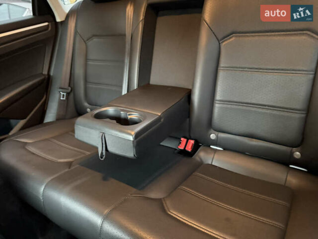 Белый Фольксваген Пассат, объемом двигателя 1.8 л и пробегом 57 тыс. км за 11299 $, фото 13 на Automoto.ua