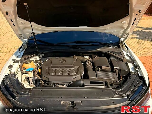 Белый Фольксваген Пассат, объемом двигателя 2 л и пробегом 192 тыс. км за 9999 $, фото 5 на Automoto.ua