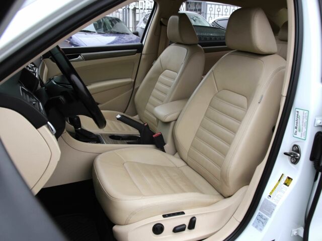 Белый Фольксваген Пассат, объемом двигателя 3.6 л и пробегом 136 тыс. км за 15500 $, фото 6 на Automoto.ua