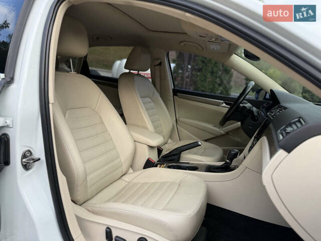 Білий Фольксваген Пассат, об'ємом двигуна 3.6 л та пробігом 136 тис. км за 17500 $, фото 14 на Automoto.ua