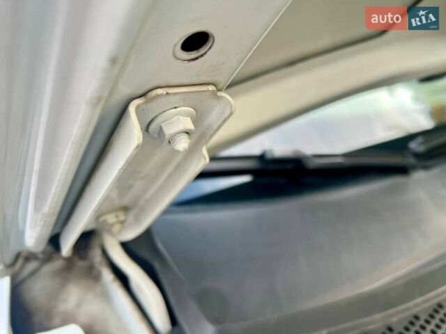 Белый Фольксваген Пассат, объемом двигателя 1.97 л и пробегом 240 тыс. км за 17900 $, фото 34 на Automoto.ua