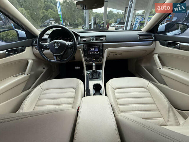 Білий Фольксваген Пассат, об'ємом двигуна 3.6 л та пробігом 136 тис. км за 17500 $, фото 16 на Automoto.ua