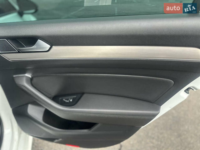 Белый Фольксваген Пассат, объемом двигателя 1.97 л и пробегом 178 тыс. км за 18900 $, фото 17 на Automoto.ua