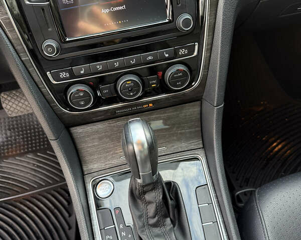 Фольксваген Пассат 2017 в Львове на Automoto.ua Белый Фольксваген Пассат, объемом двигателя 2 л и пробегом 88 тыс. км за 15900 $, фото 17 на Automoto.ua