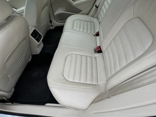 Белый Фольксваген Пассат, объемом двигателя 1.8 л и пробегом 178 тыс. км за 14000 $, фото 5 на Automoto.ua