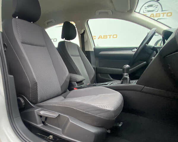 Белый Фольксваген Пассат, объемом двигателя 1.6 л и пробегом 220 тыс. км за 13500 $, фото 16 на Automoto.ua