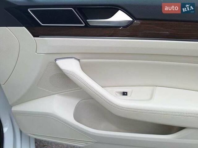 Белый Фольксваген Пассат, объемом двигателя 2 л и пробегом 200 тыс. км за 22500 $, фото 46 на Automoto.ua