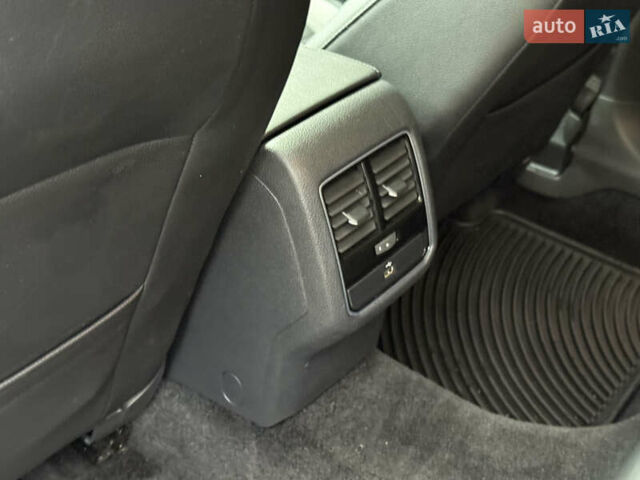 Белый Фольксваген Пассат, объемом двигателя 1.8 л и пробегом 57 тыс. км за 11299 $, фото 55 на Automoto.ua