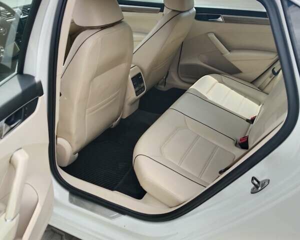 Білий Фольксваген Пассат, об'ємом двигуна 1.8 л та пробігом 109 тис. км за 17800 $, фото 4 на Automoto.ua