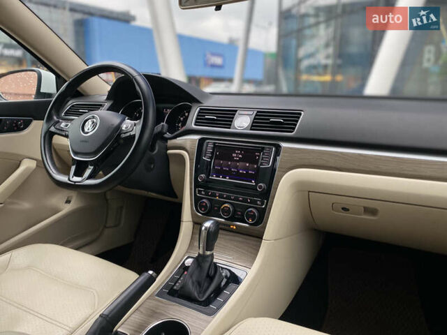 Белый Фольксваген Пассат, объемом двигателя 1.8 л и пробегом 198 тыс. км за 11990 $, фото 12 на Automoto.ua