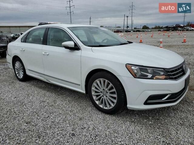 Белый Фольксваген Пассат, объемом двигателя 1.8 л и пробегом 141 тыс. км за 1800 $, фото 3 на Automoto.ua