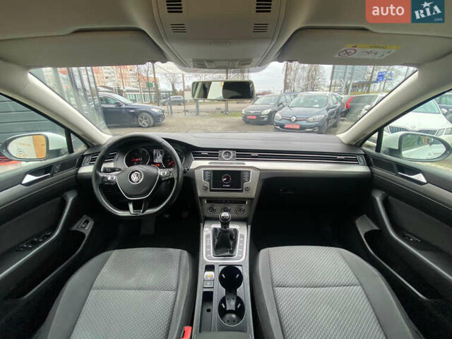 Белый Фольксваген Пассат, объемом двигателя 1.6 л и пробегом 220 тыс. км за 13500 $, фото 8 на Automoto.ua