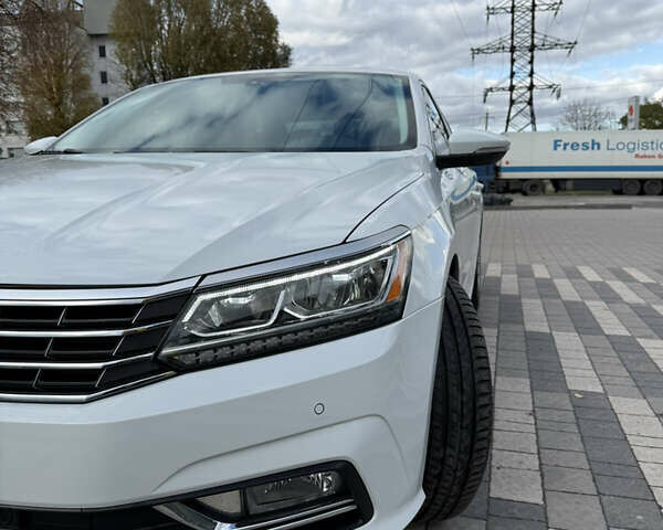 Фольксваген Пассат 2017 в Львове на Automoto.ua Белый Фольксваген Пассат, объемом двигателя 2 л и пробегом 88 тыс. км за 15900 $, фото 2 на Automoto.ua