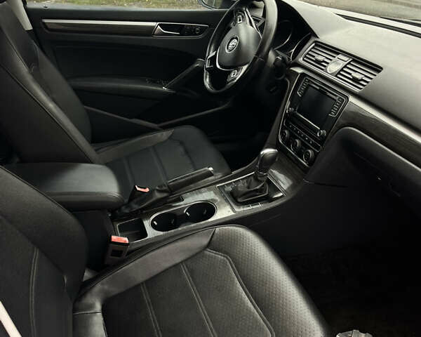 Белый Фольксваген Пассат, объемом двигателя 1.8 л и пробегом 203 тыс. км за 9900 $, фото 3 на Automoto.ua