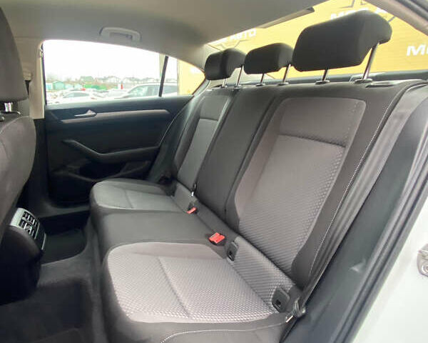 Белый Фольксваген Пассат, объемом двигателя 1.6 л и пробегом 220 тыс. км за 13500 $, фото 14 на Automoto.ua