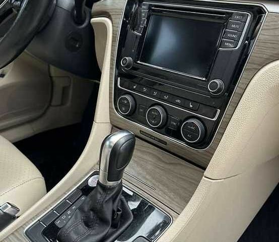 Білий Фольксваген Пассат, об'ємом двигуна 1.8 л та пробігом 132 тис. км за 10000 $, фото 10 на Automoto.ua