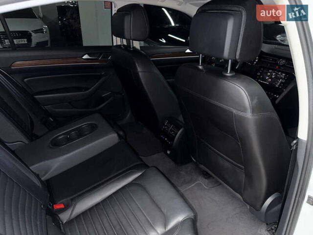 Белый Фольксваген Пассат, объемом двигателя 2 л и пробегом 140 тыс. км за 26000 $, фото 27 на Automoto.ua